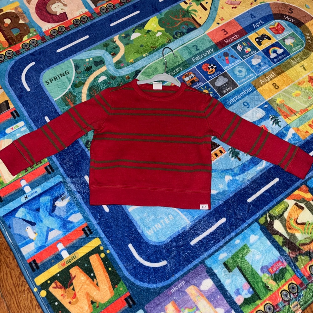 Gap sweater